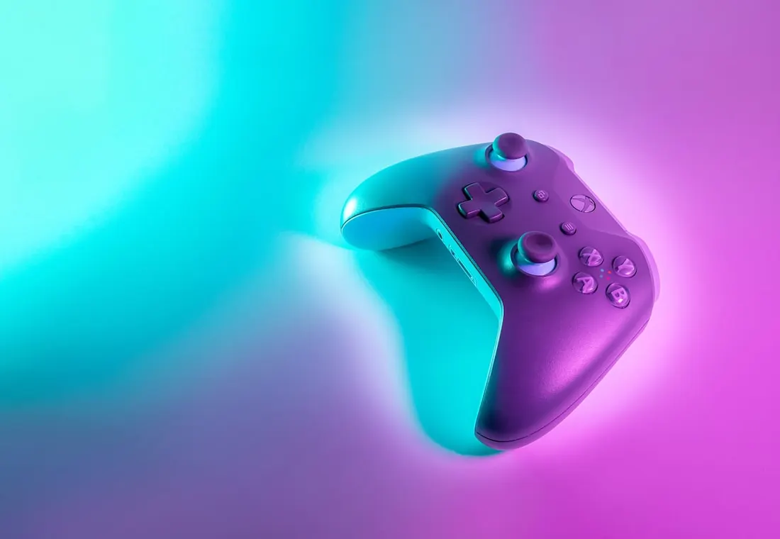 Comando de jogo iluminado a néon